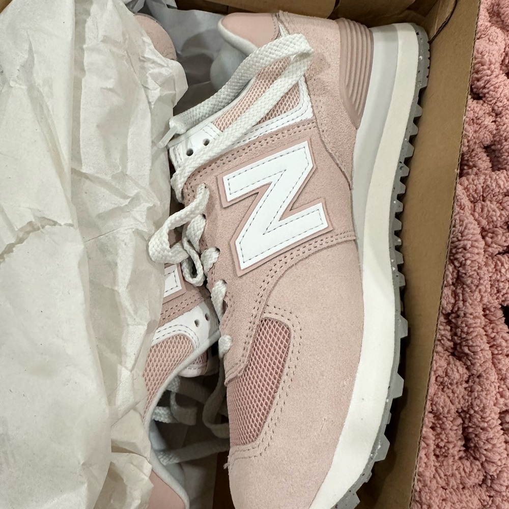 New Balance Women's Pink Sneakers